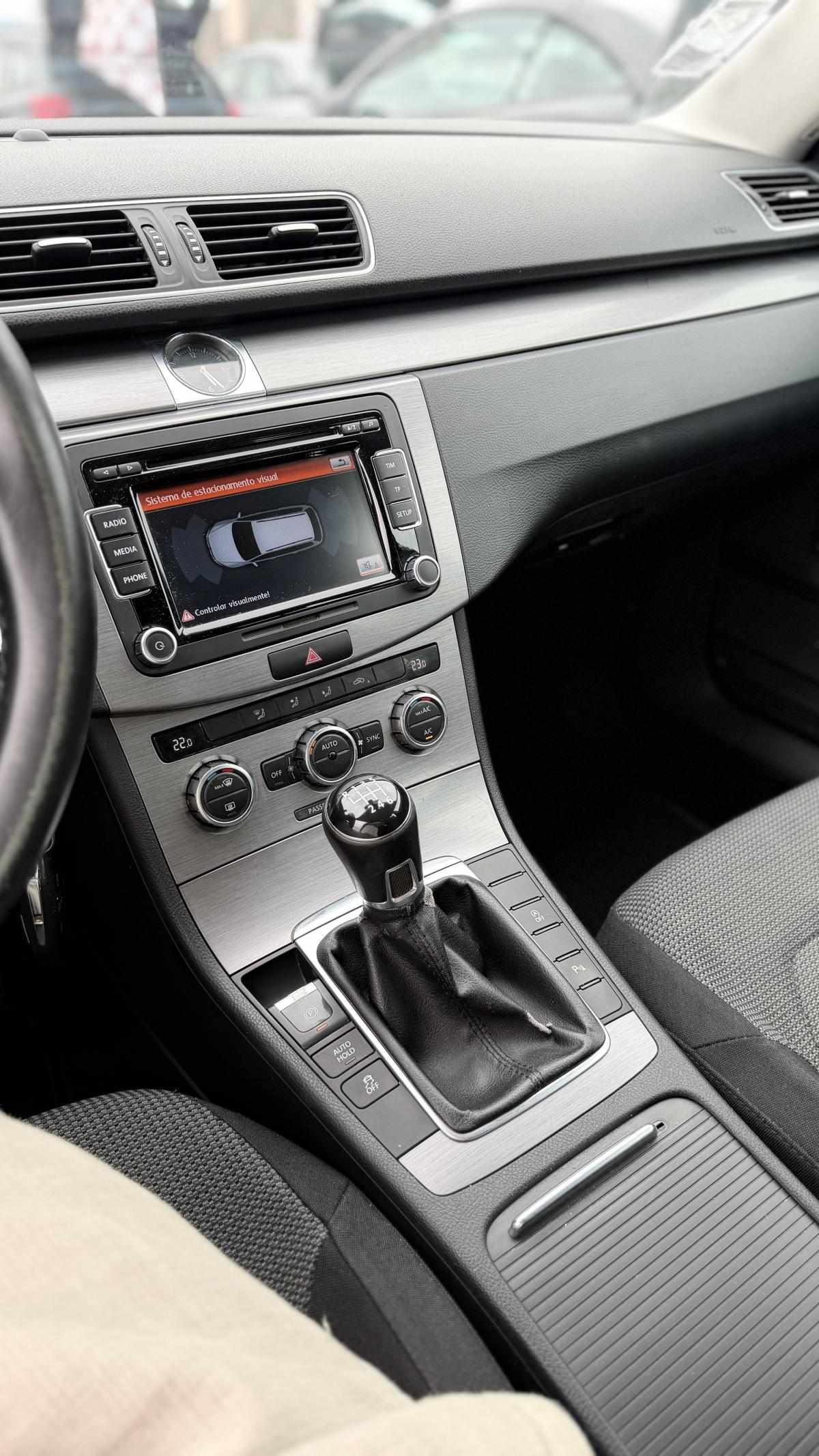 volkswagen-passat-variant-2012-diesel-1598cc
