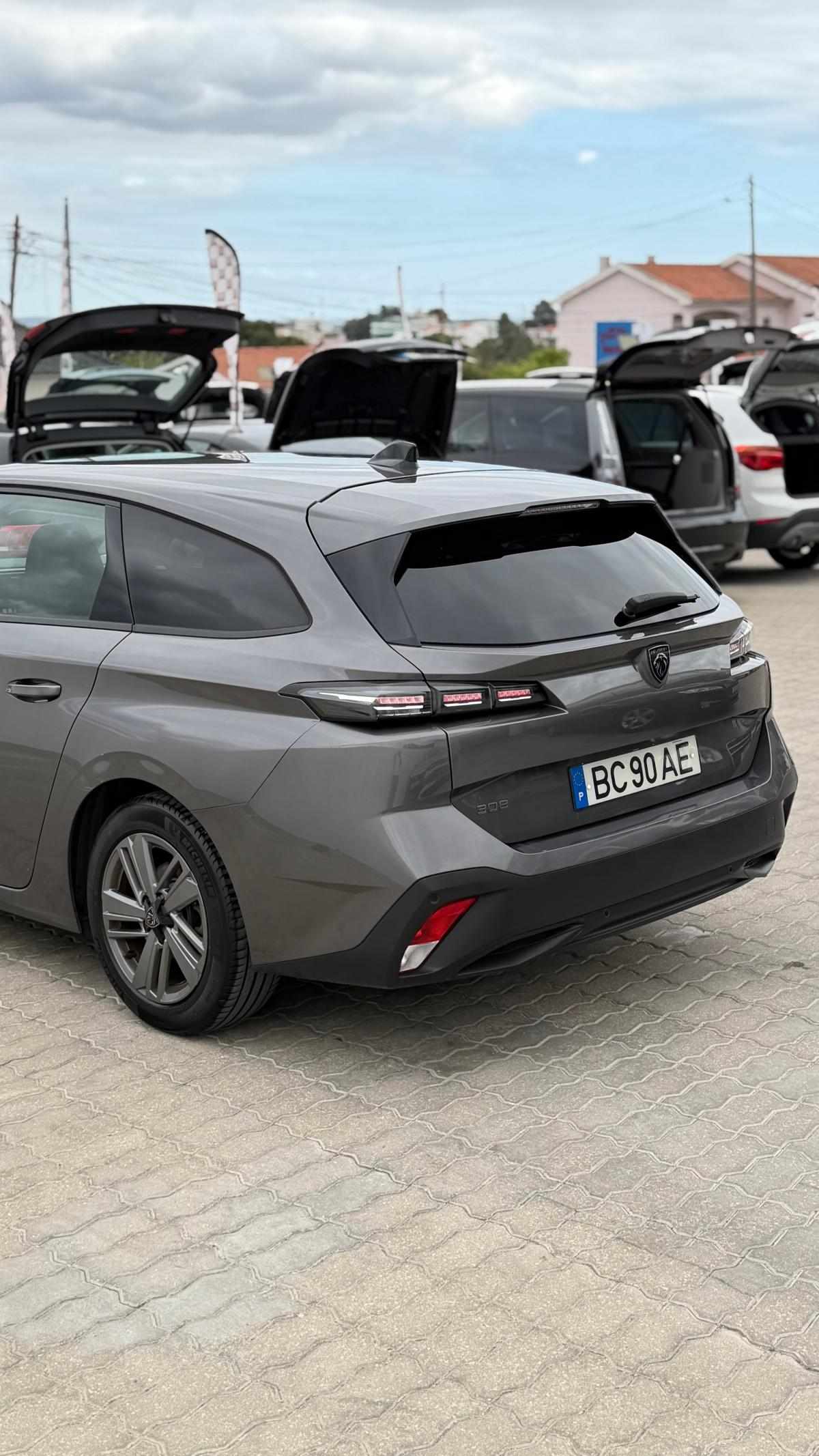 peugeot-308-sw-2023-diesel-1499cc