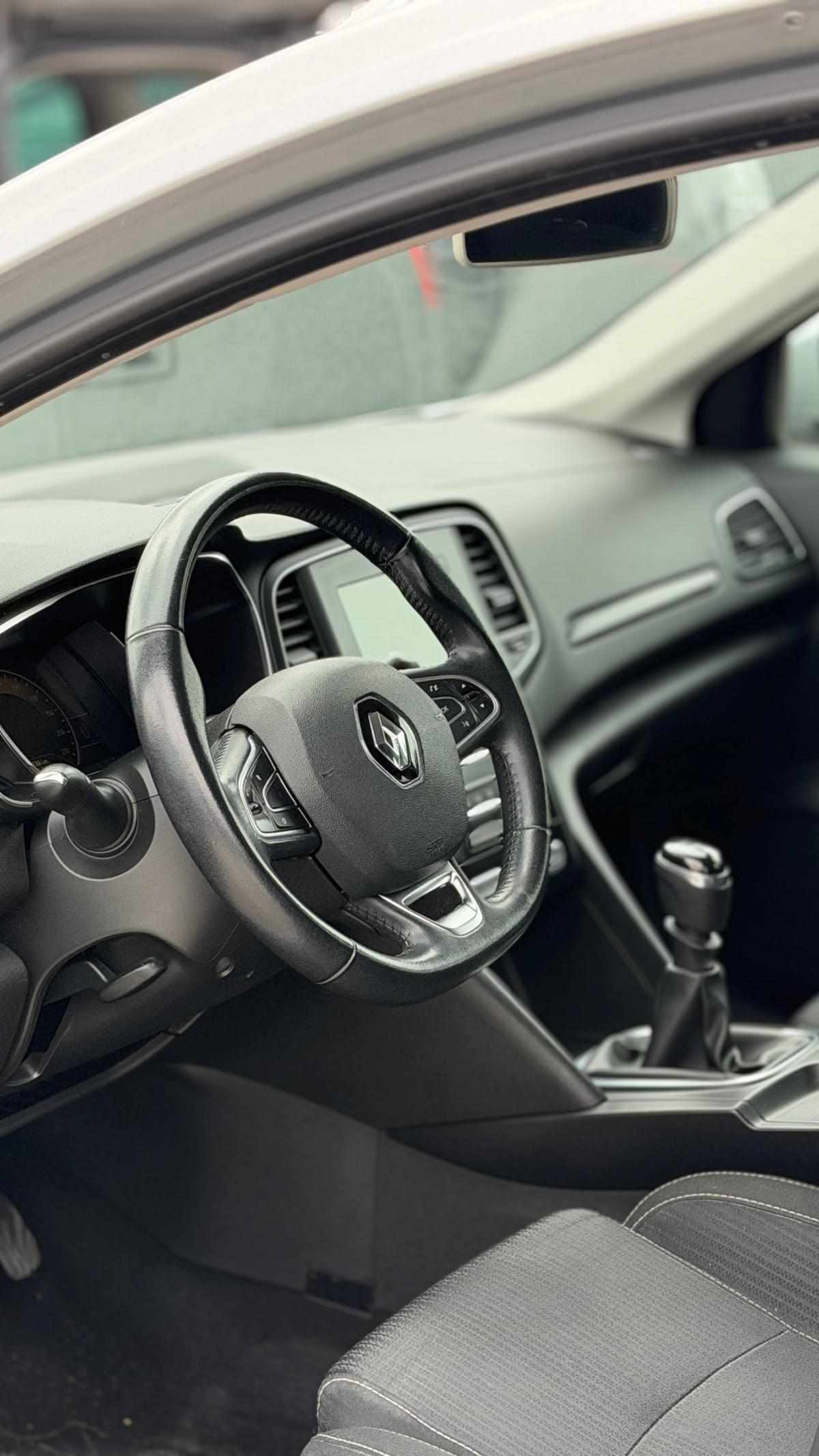 renault-megane-sport-tourer-2016-diesel-1461cc
