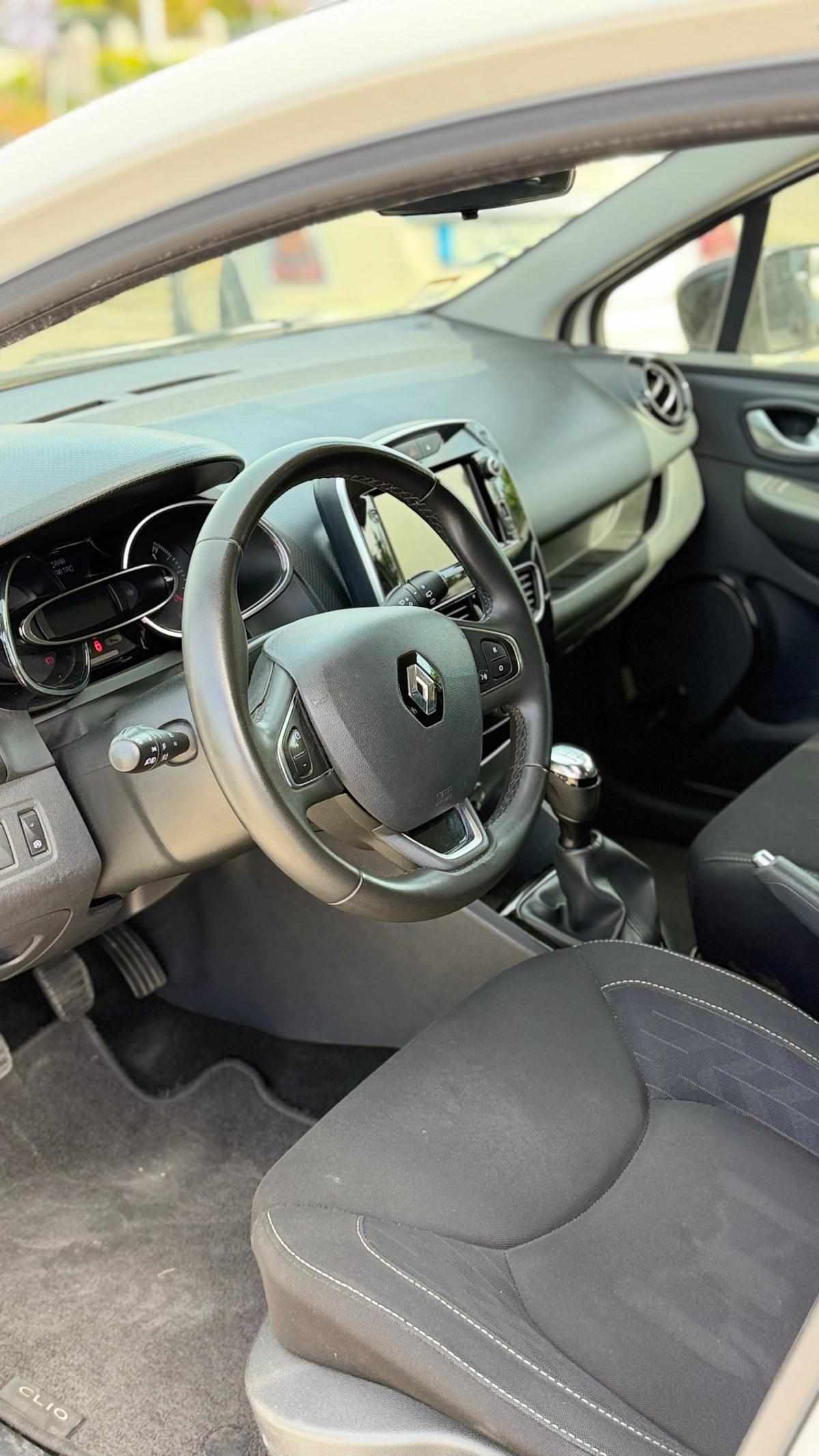 renault-clio-sport-tourer-2018-diesel-1461cc