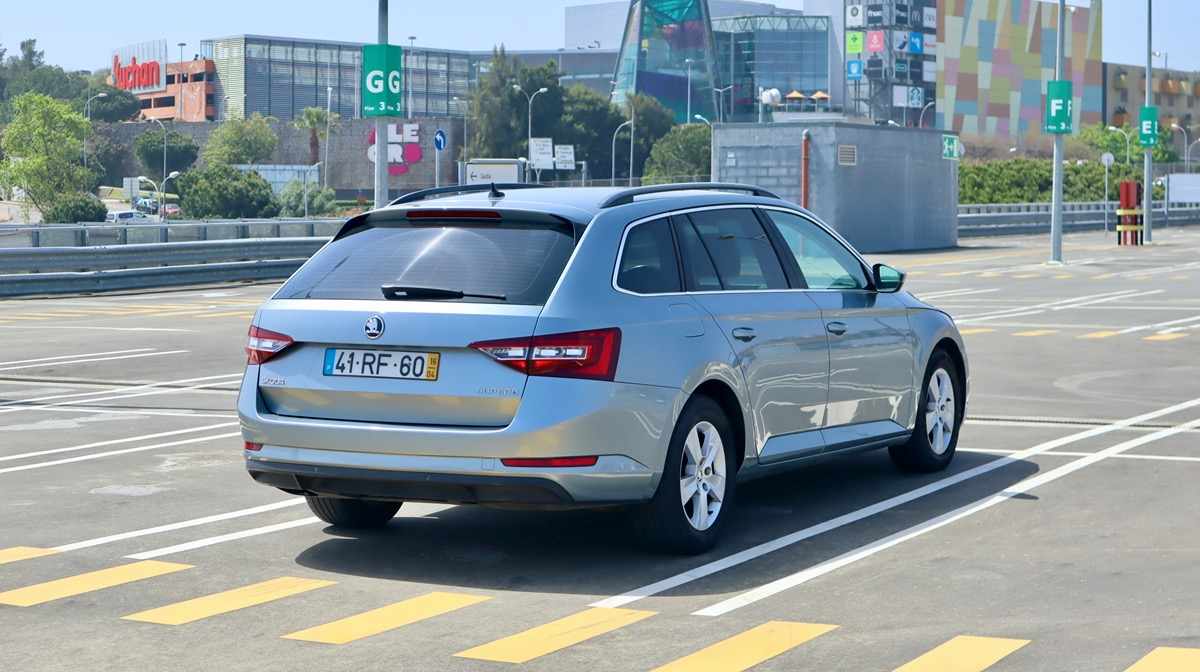 skoda-superb-1-6-tdi-2016-diesel-1598cc