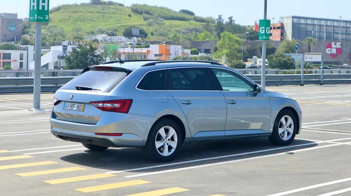skoda-superb-1-6-tdi-2016-diesel-1598cc