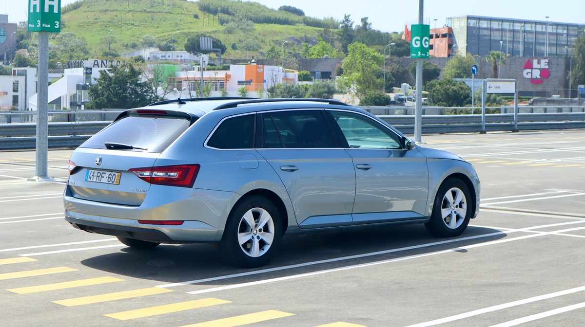 skoda-superb-1-6-tdi-2016-diesel-1598cc