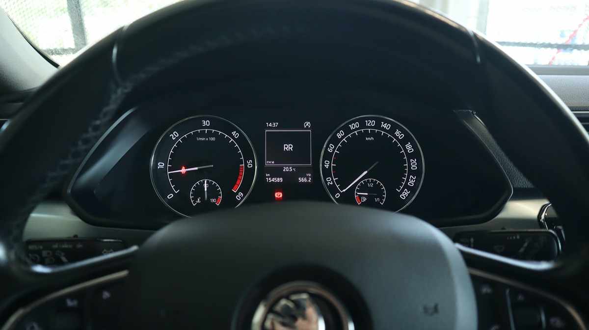 skoda-superb-1-6-tdi-2016-diesel-1598cc