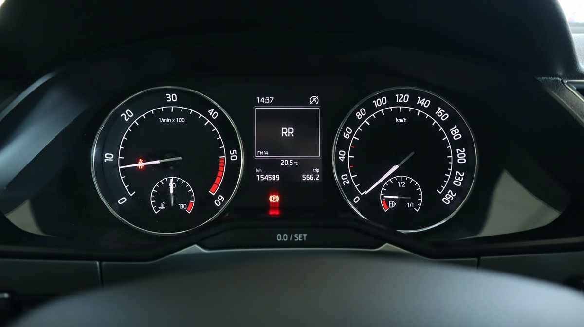 skoda-superb-1-6-tdi-2016-diesel-1598cc