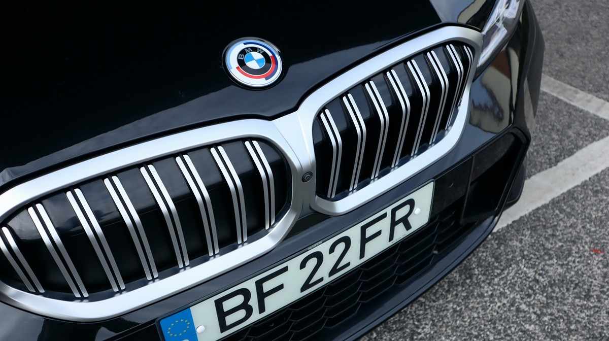 bmw-serie-3-330e-xdrive-2023-gasolina-1998cc