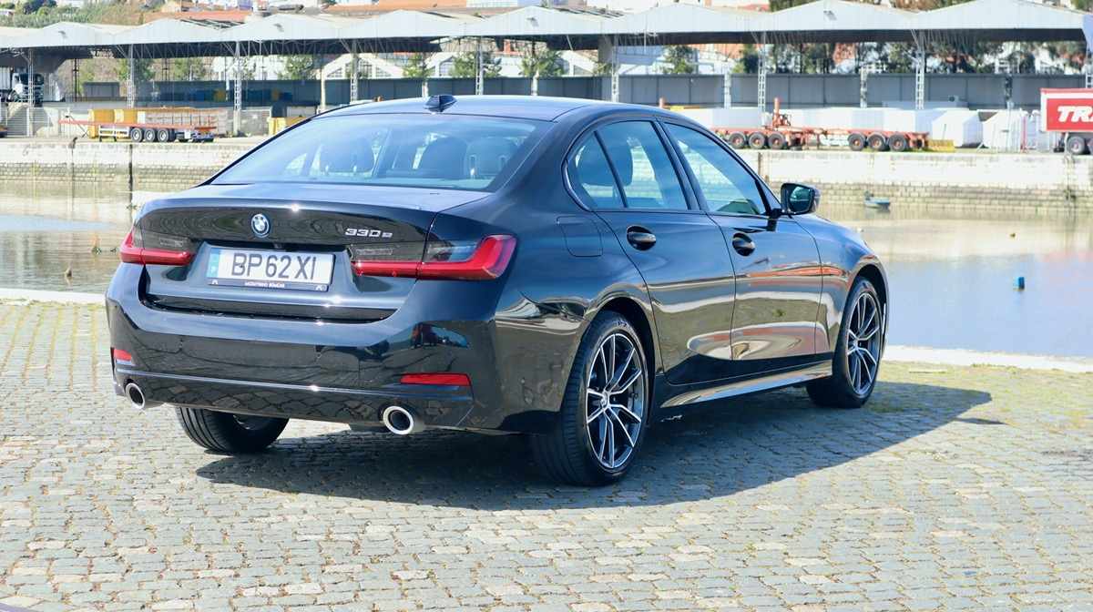 bmw-serie-3-330e-2024-gasolina-1998cc