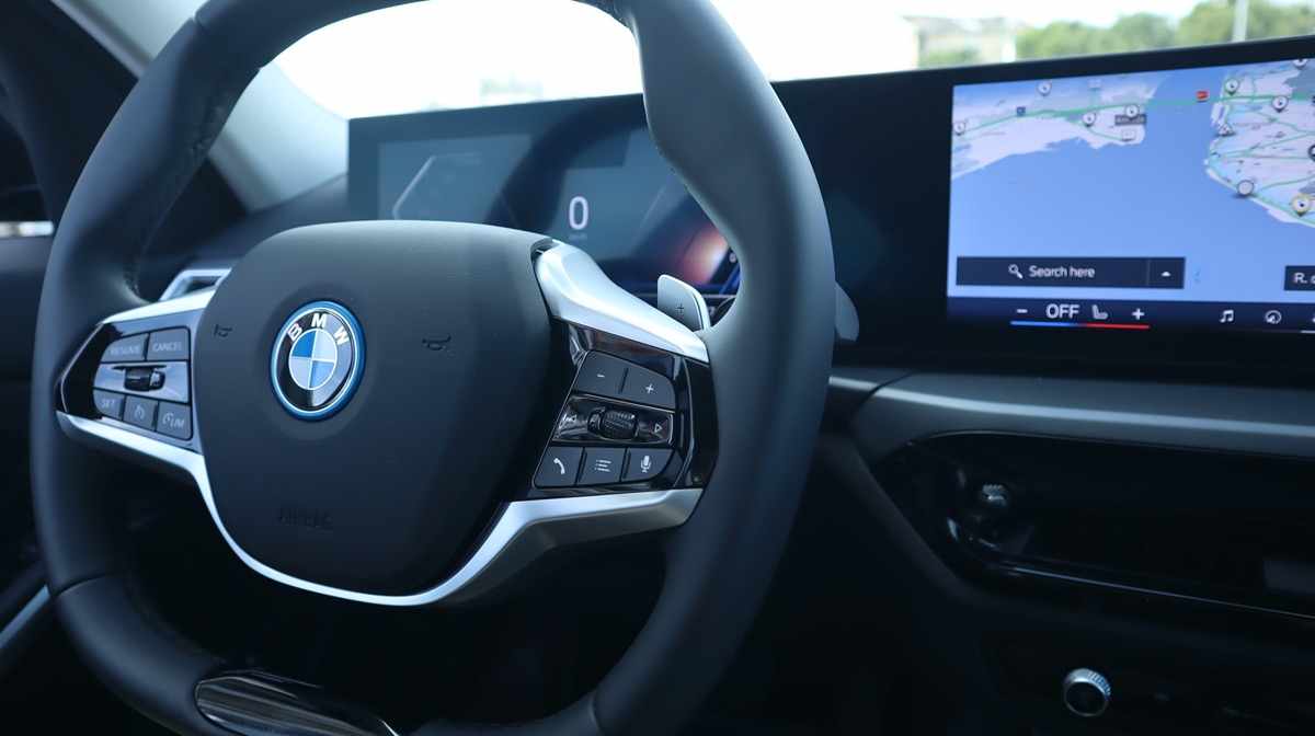 bmw-serie-3-330e-2024-gasolina-1998cc