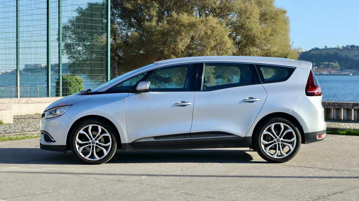renault-scenic-1-7-blue-dci-2019-diesel-1749cc