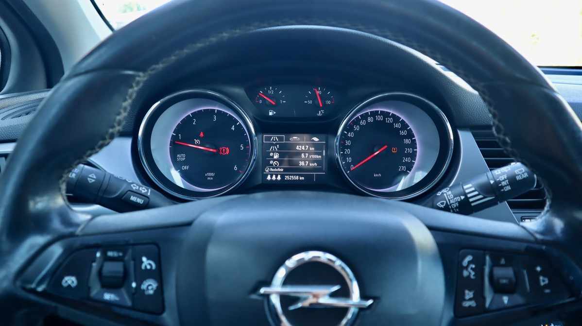 opel-astra-1-6-cdti-2017-diesel-1598cc
