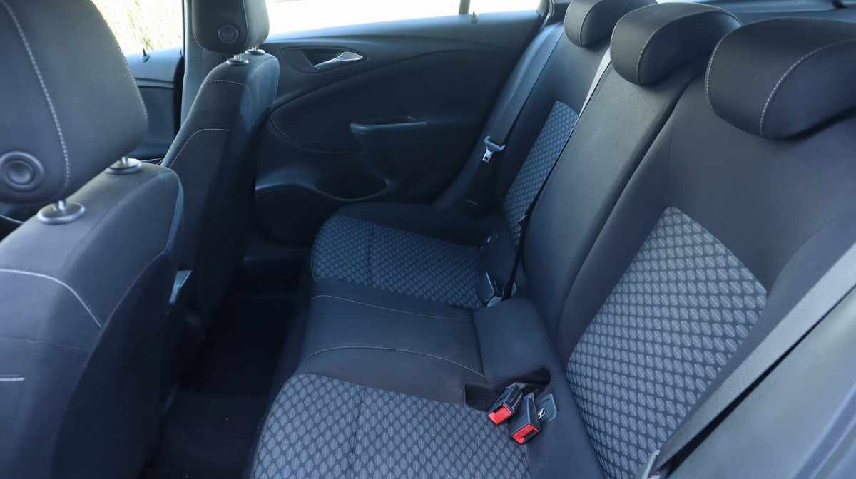 opel-astra-1-6-cdti-2017-diesel-1598cc