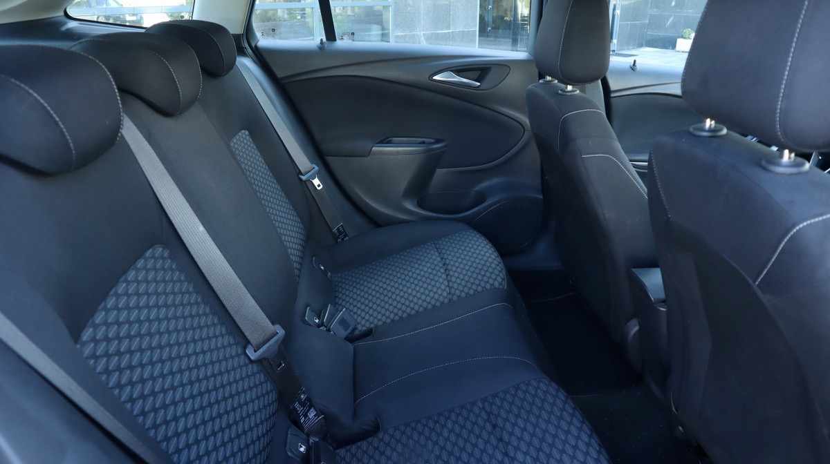 opel-astra-1-6-cdti-2017-diesel-1598cc