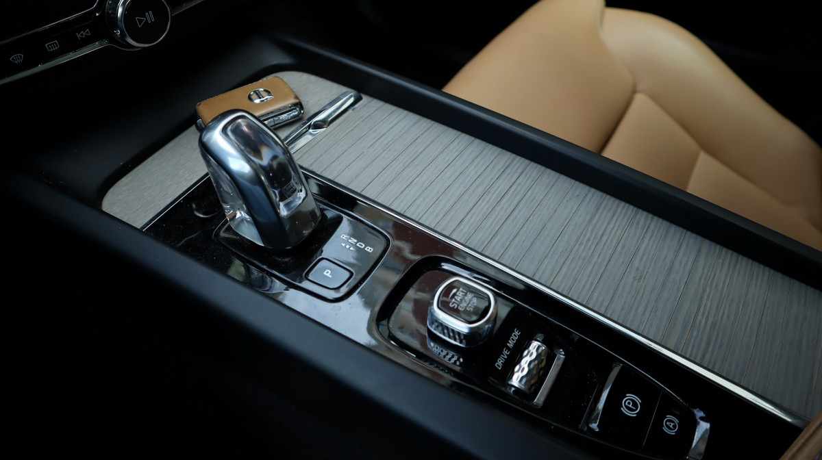 volvo-xc60-2-0-t8-twin-engine-2019-gasolina-1969cc