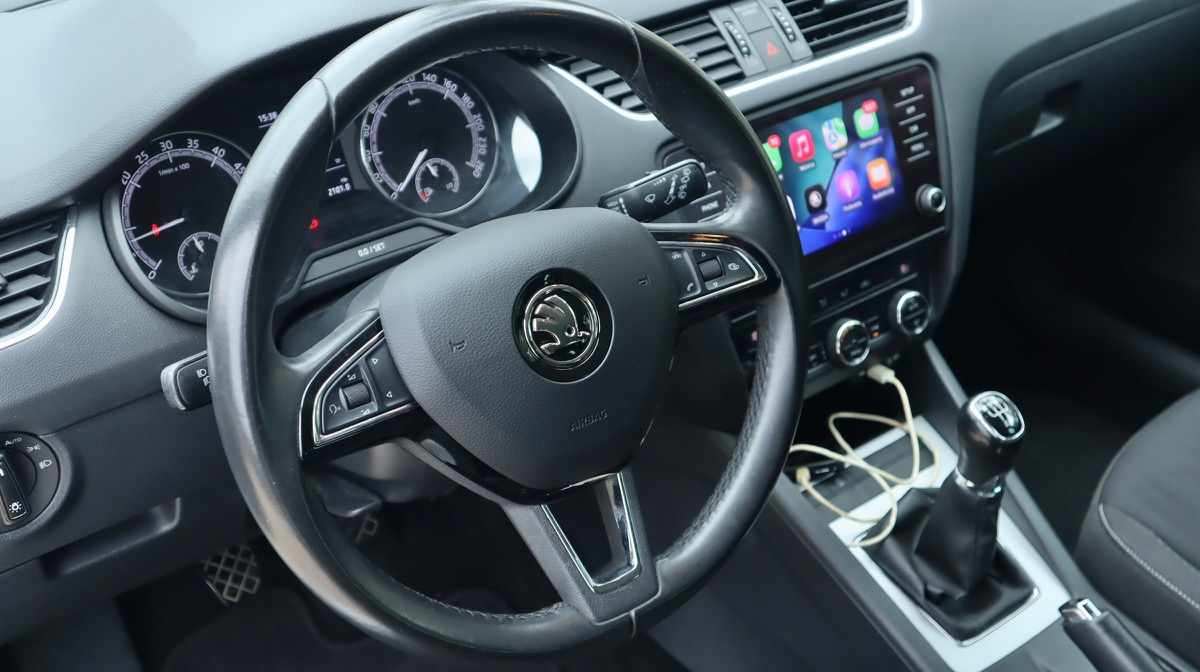 skoda-octavia-1-6-tdi-2017-diesel-1598cc