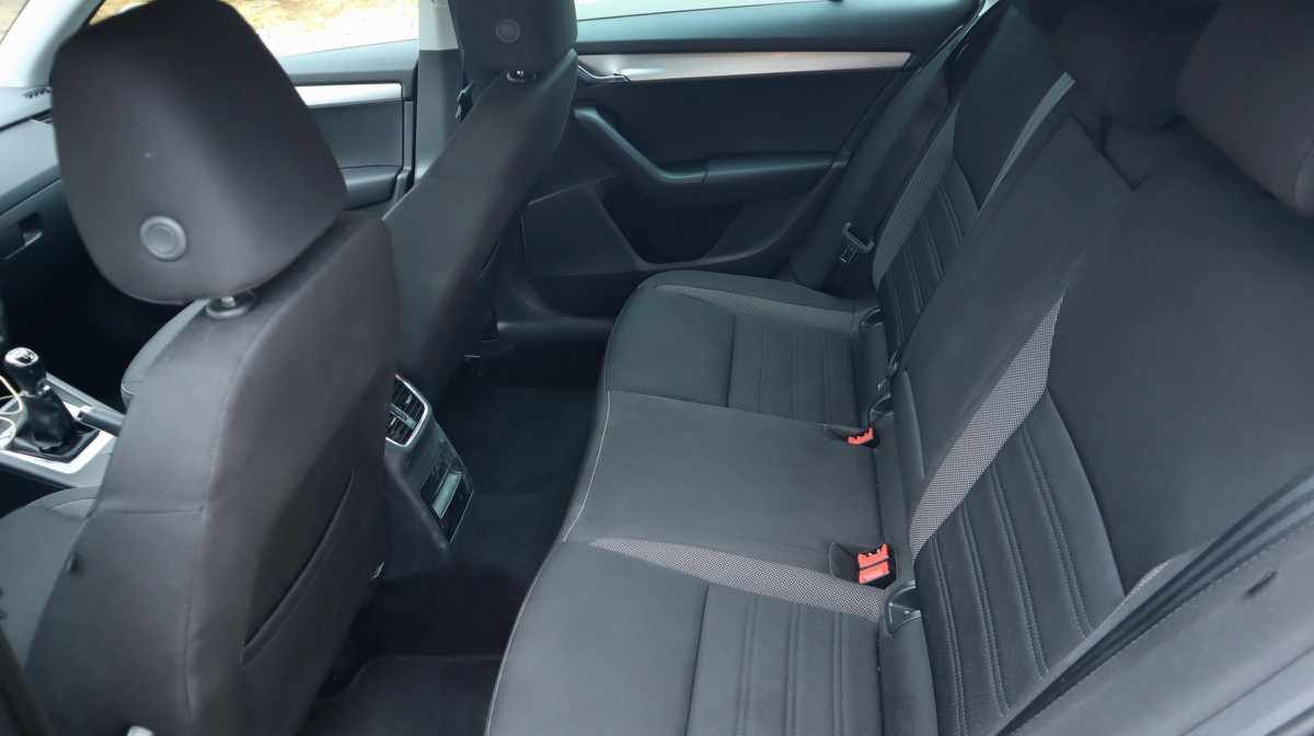skoda-octavia-1-6-tdi-2017-diesel-1598cc