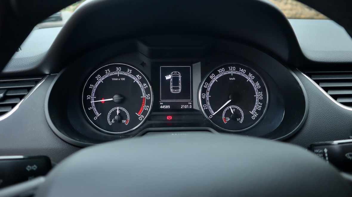 skoda-octavia-1-6-tdi-2017-diesel-1598cc