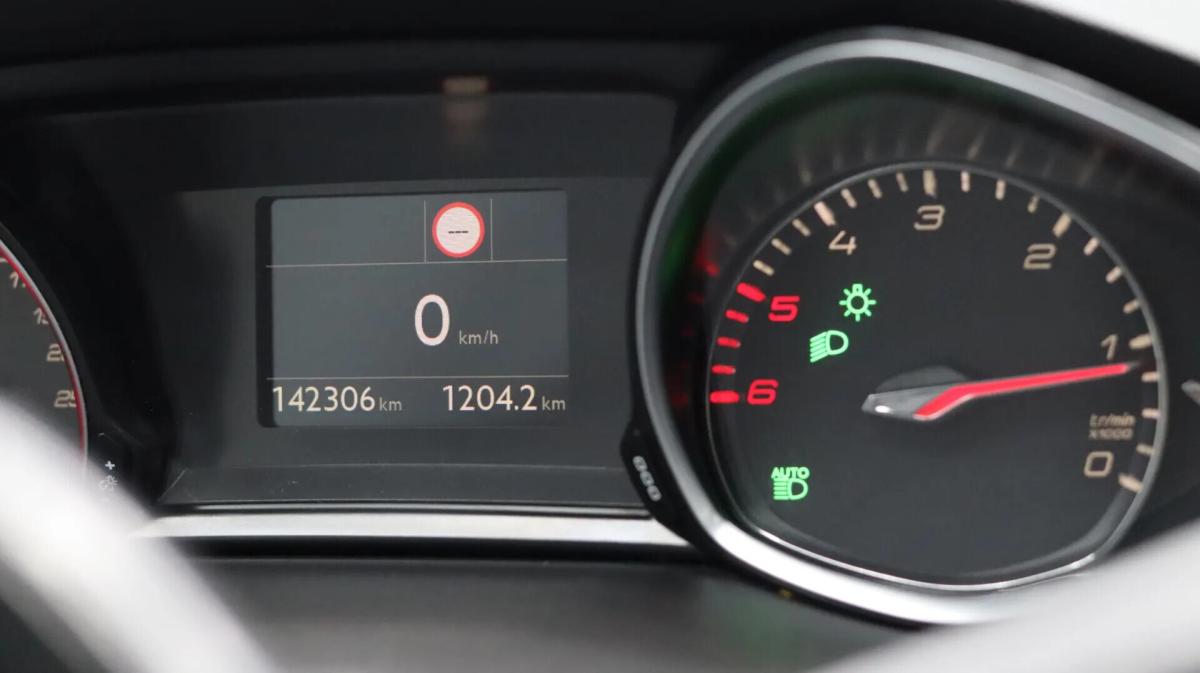 peugeot-308-sw-2018-diesel-1499cc