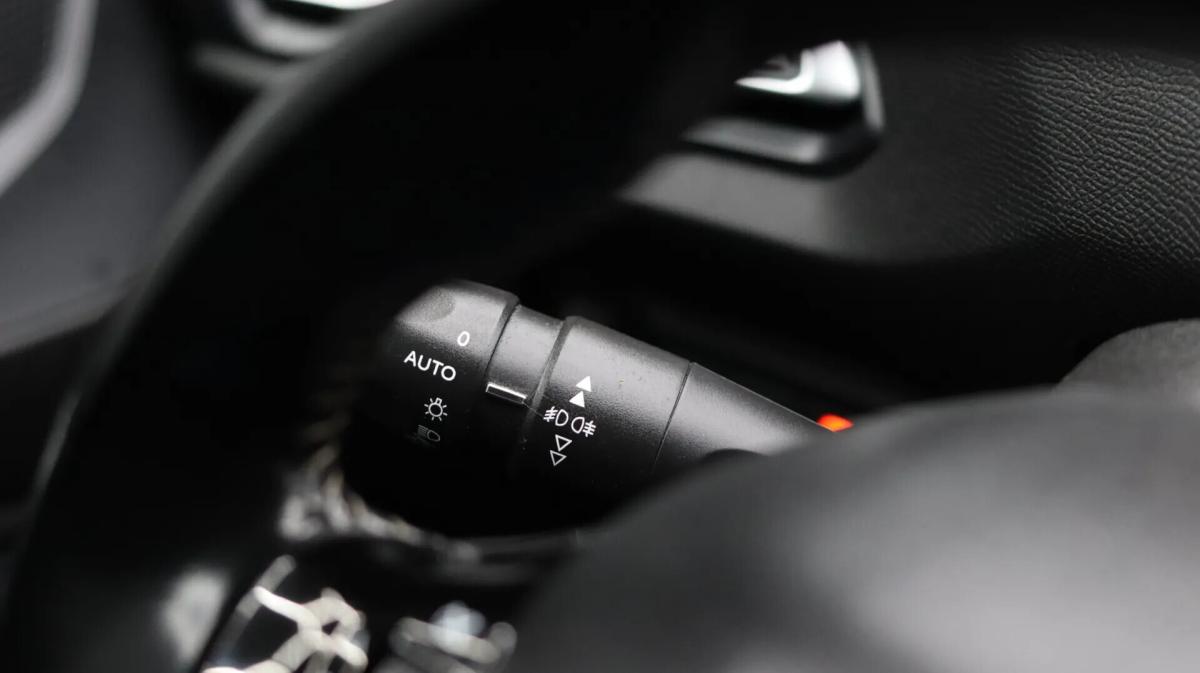 peugeot-308-sw-2018-diesel-1499cc
