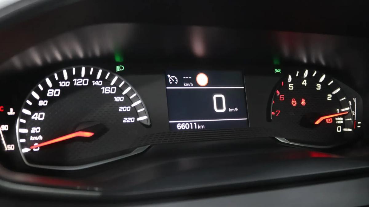 peugeot-208-2023-diesel-1499cc