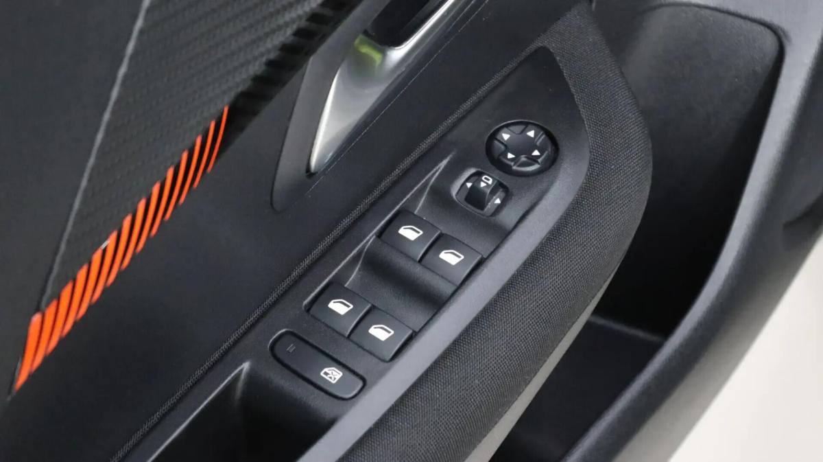 peugeot-208-2023-diesel-1499cc