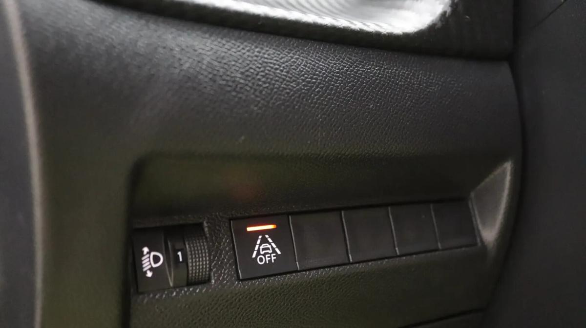 peugeot-208-2023-diesel-1499cc