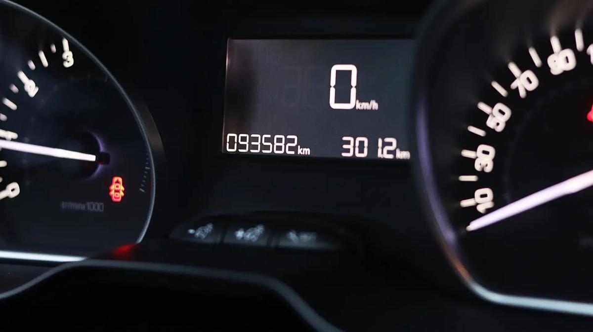 peugeot-208-2018-gasolina-1199cc