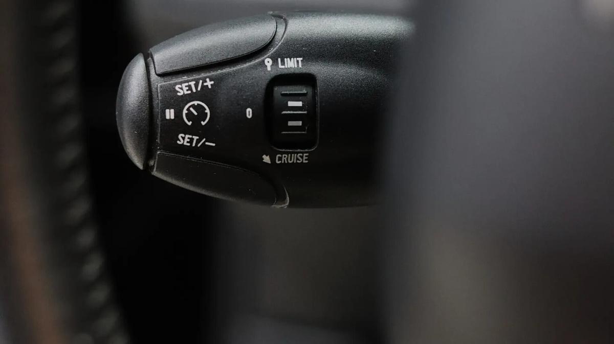 peugeot-208-2018-gasolina-1199cc