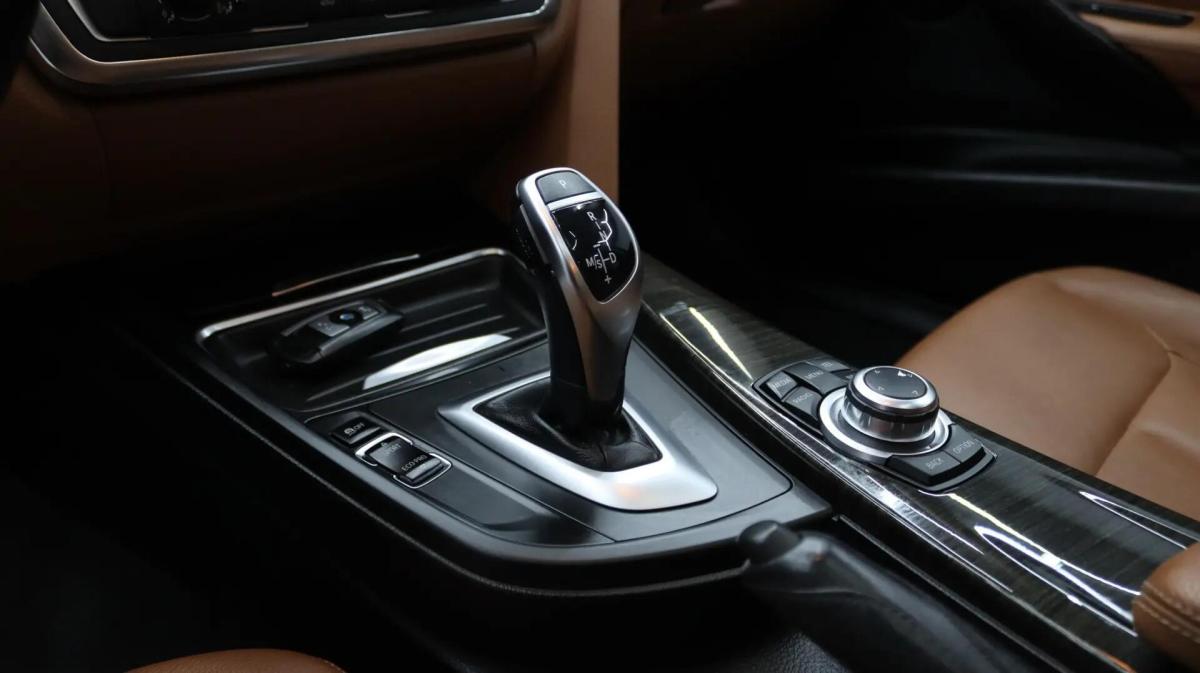 bmw-serie-3-320d-sedan-2014-diesel-1995cc