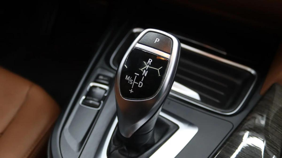 bmw-serie-3-320d-sedan-2014-diesel-1995cc