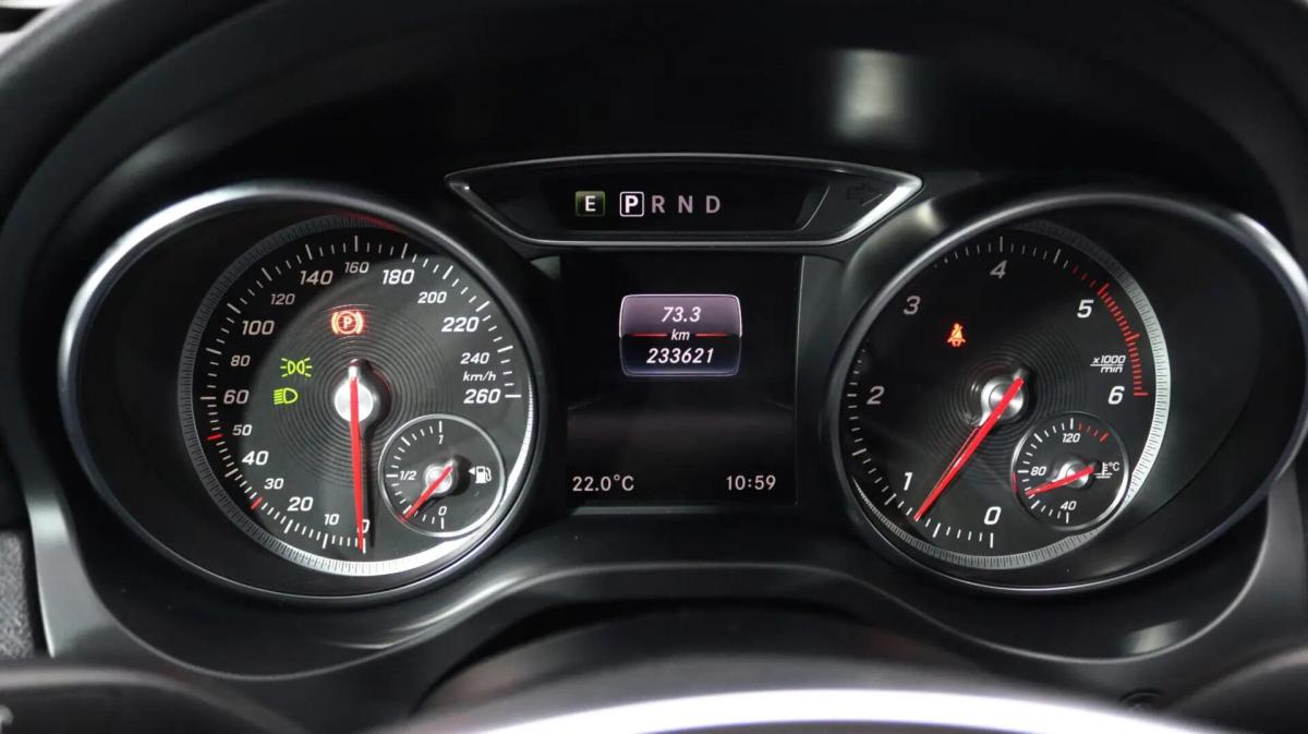 mercedes-benz-cla-220-d-shooting-brake-2017-diesel-2143cc