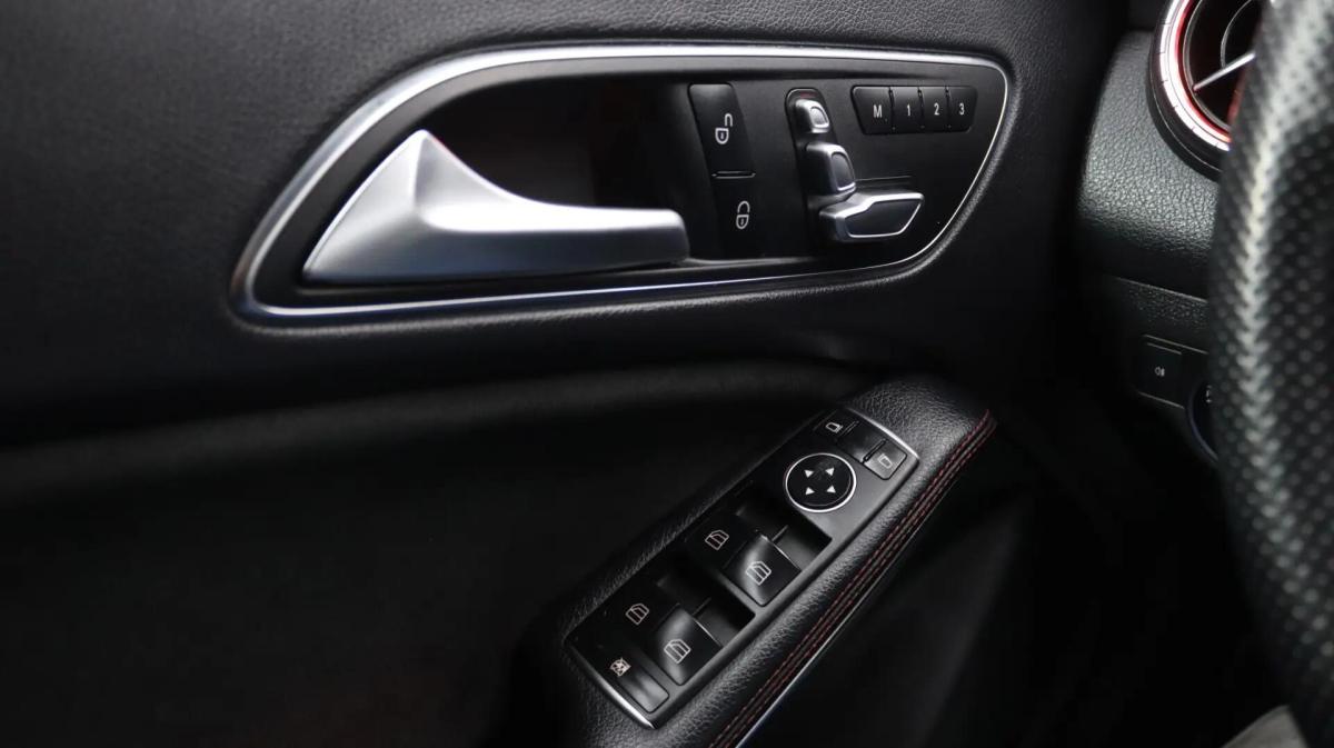 mercedes-benz-cla-220-d-shooting-brake-2017-diesel-2143cc
