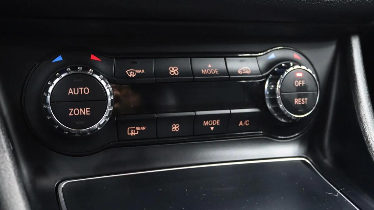 mercedes-benz-cla-220-d-shooting-brake-2017-diesel-2143cc