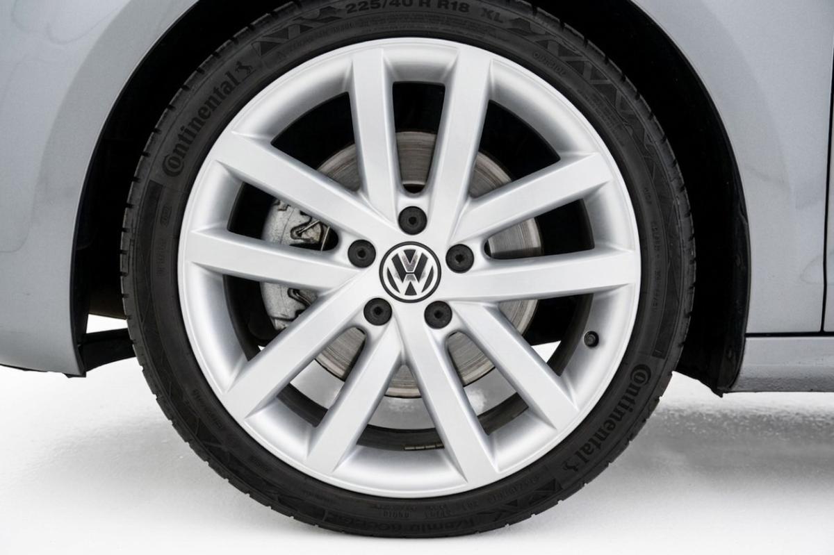volkswagen-golf-2010-diesel-1968cc