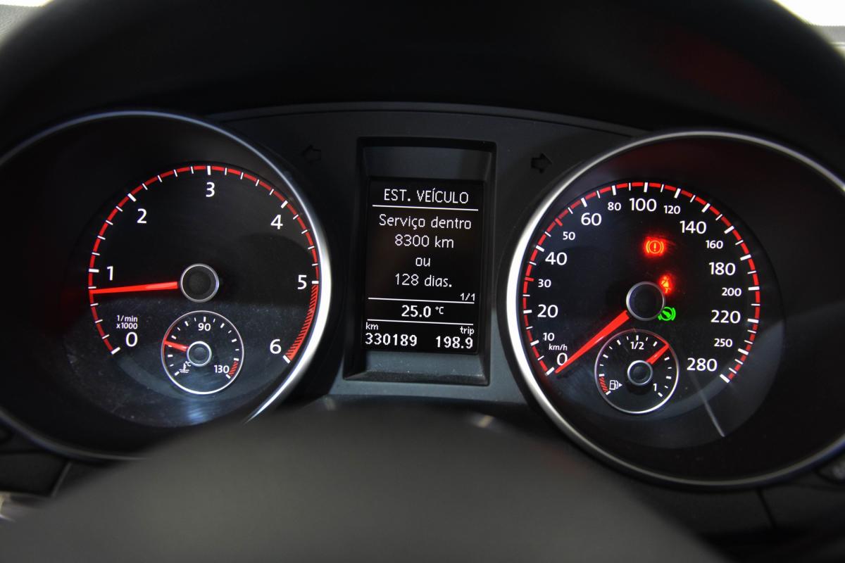 volkswagen-golf-2010-diesel-1968cc