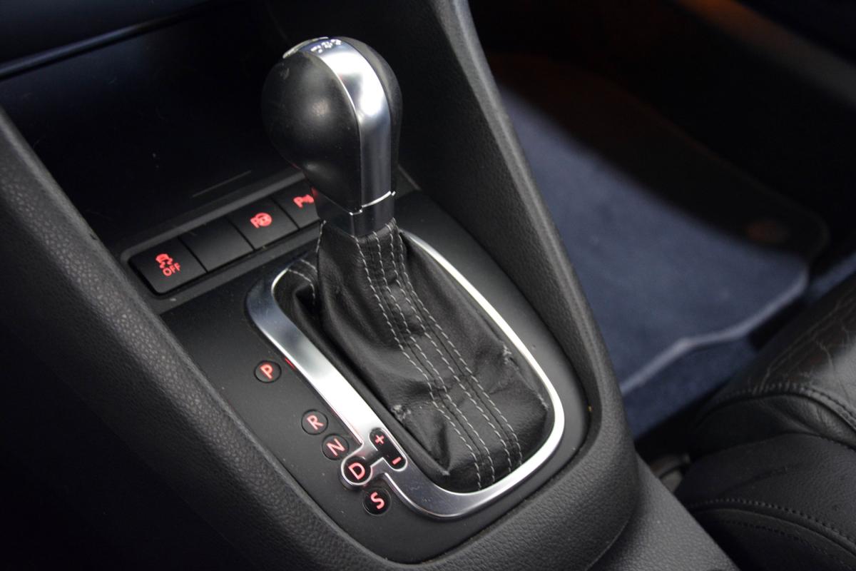volkswagen-golf-2010-diesel-1968cc