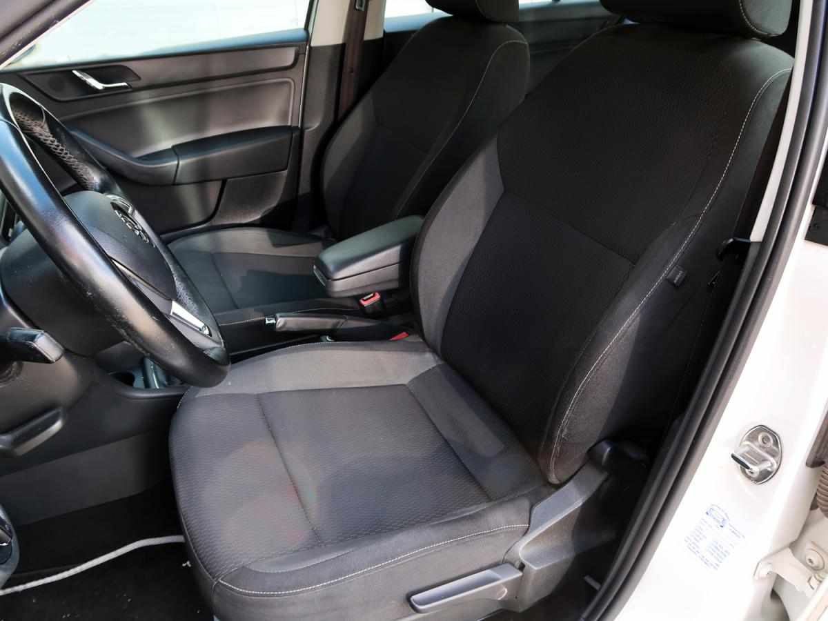 skoda-rapid-1-2-tsi-2015-gasolina-1197cc