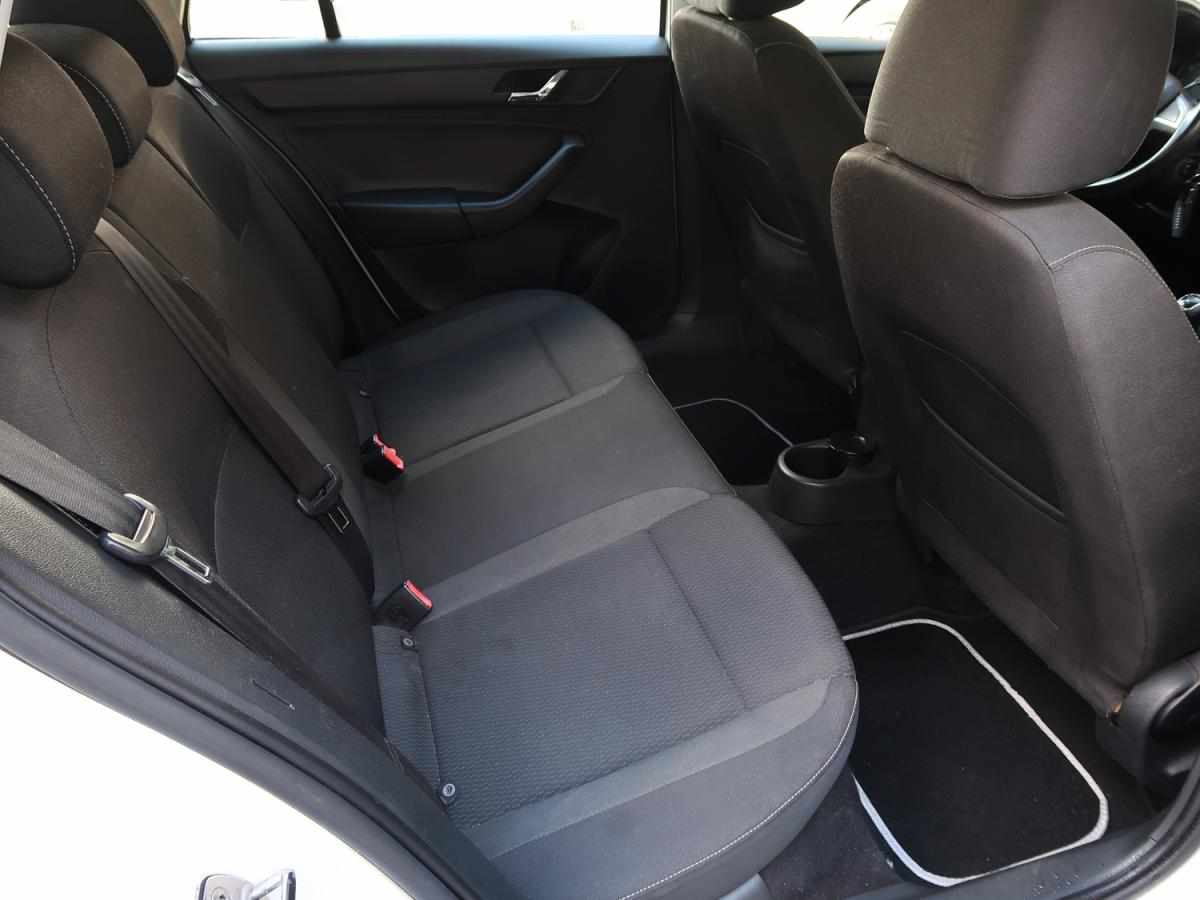 skoda-rapid-1-2-tsi-2015-gasolina-1197cc