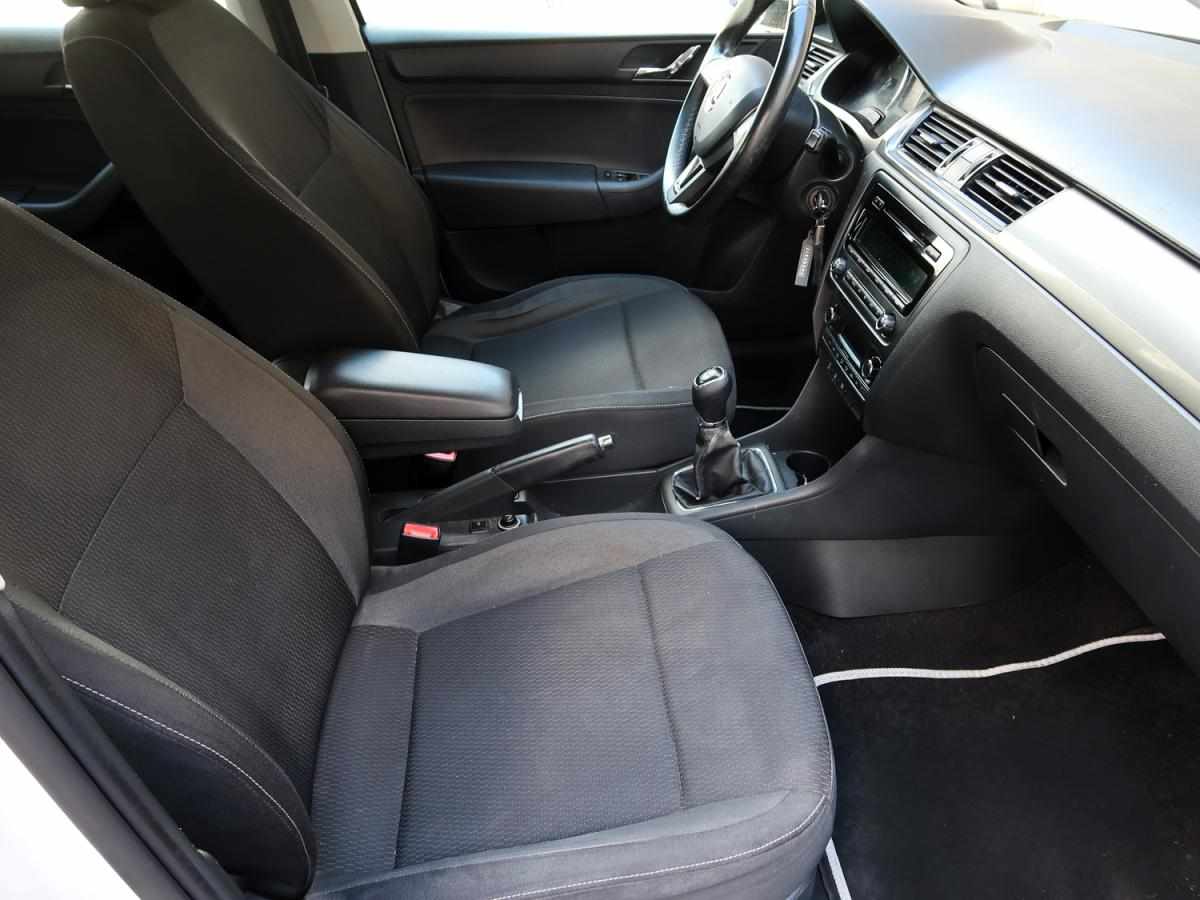 skoda-rapid-1-2-tsi-2015-gasolina-1197cc