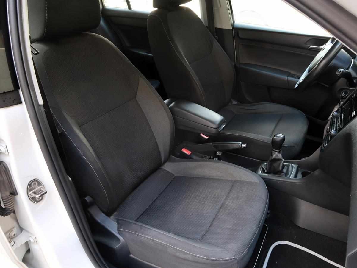 skoda-rapid-1-2-tsi-2015-gasolina-1197cc
