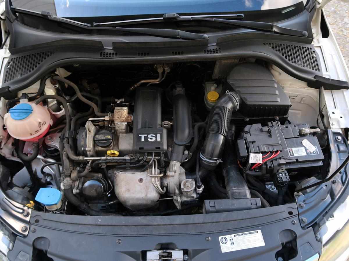 skoda-rapid-1-2-tsi-2015-gasolina-1197cc