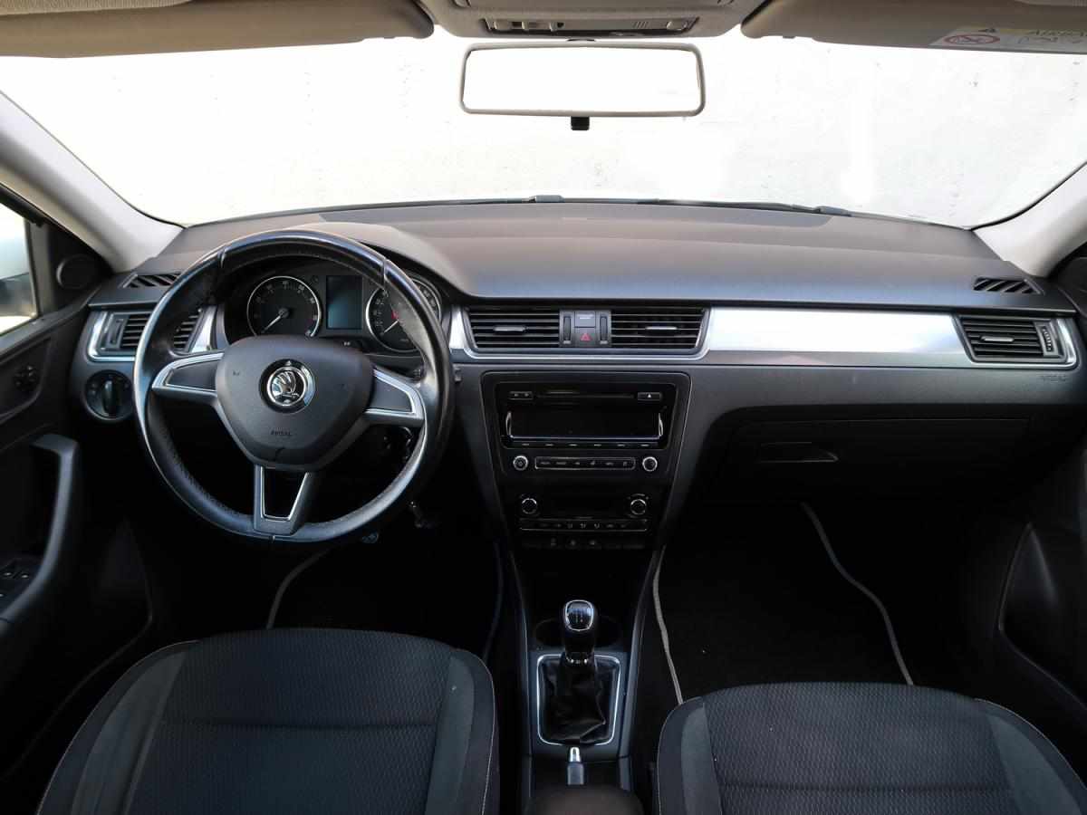 skoda-rapid-1-2-tsi-2015-gasolina-1197cc