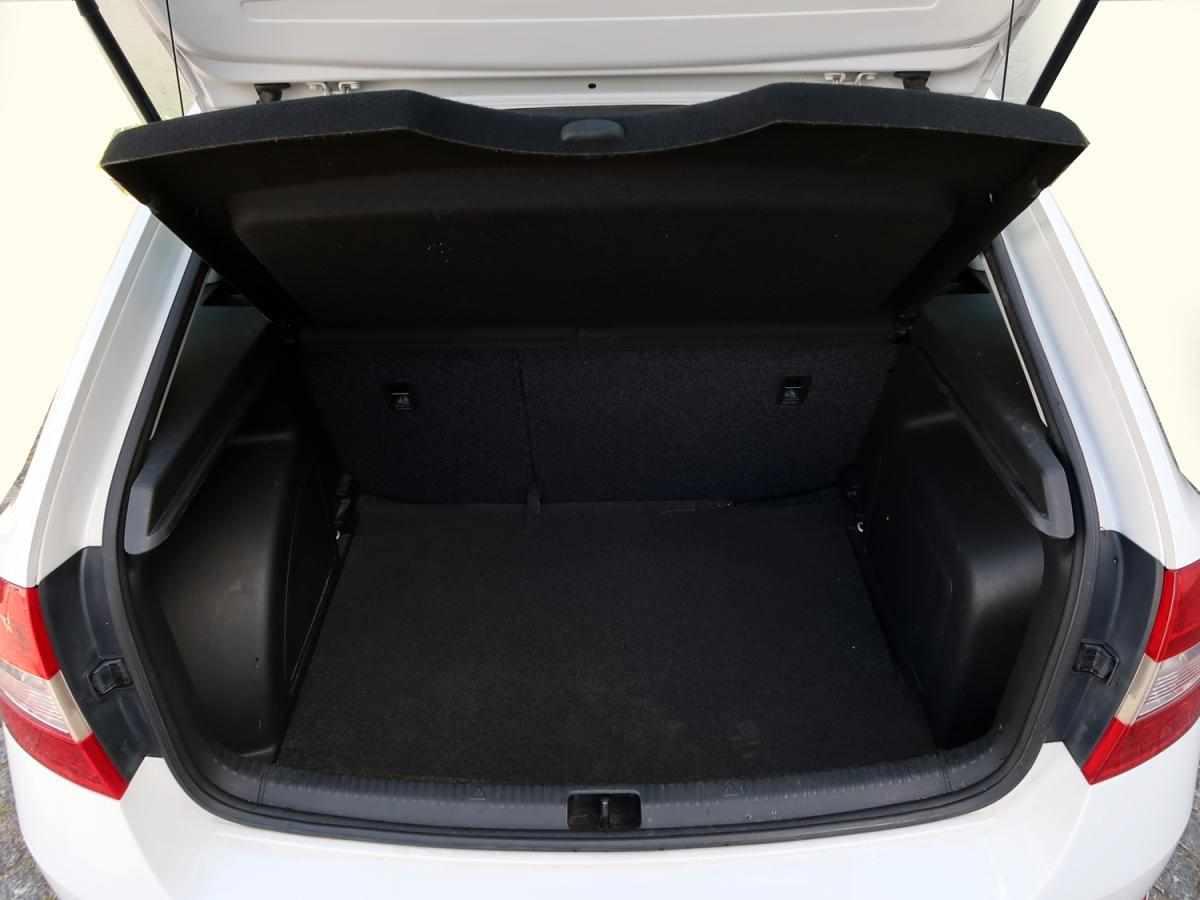 skoda-rapid-1-2-tsi-2015-gasolina-1197cc