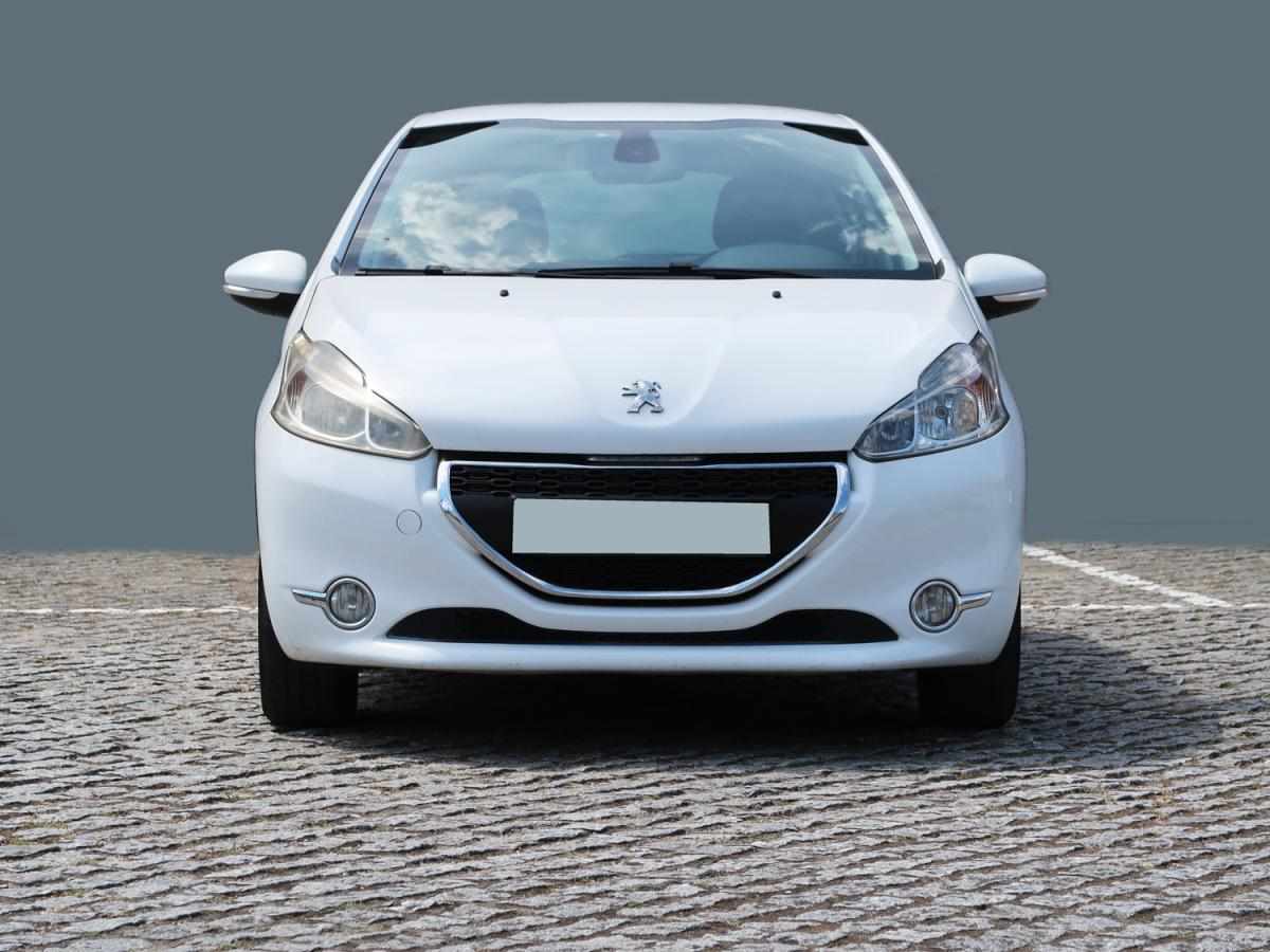 peugeot-208-1-4-hdi-2015-diesel-1398cc