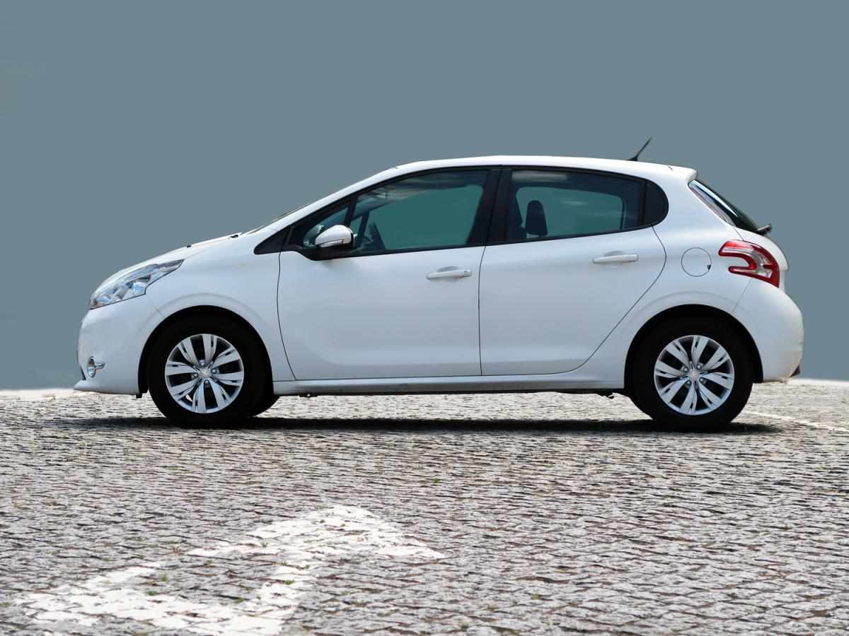 peugeot-208-1-4-hdi-2015-diesel-1398cc