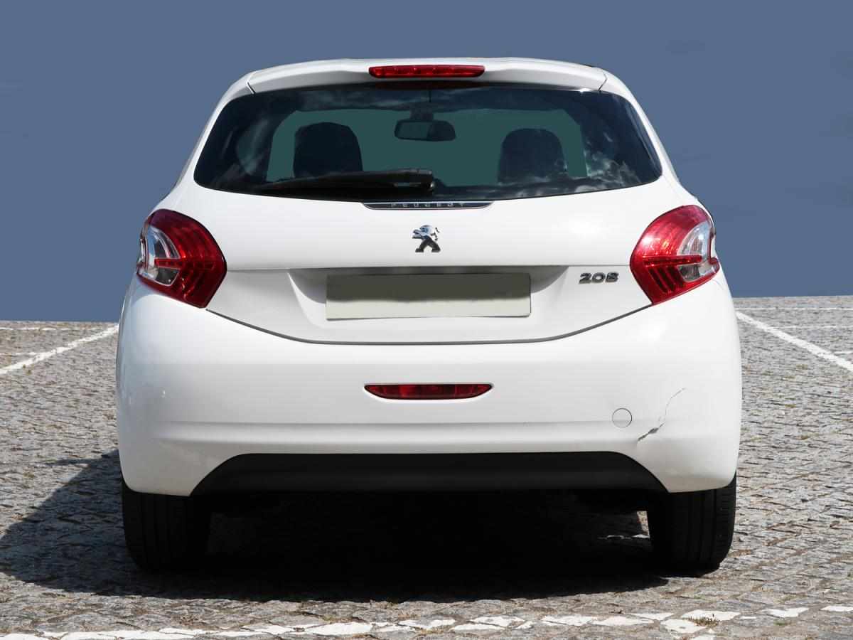peugeot-208-1-4-hdi-2015-diesel-1398cc