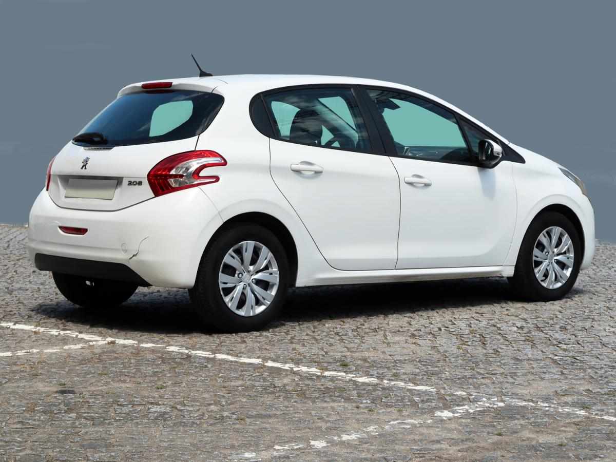 peugeot-208-1-4-hdi-2015-diesel-1398cc