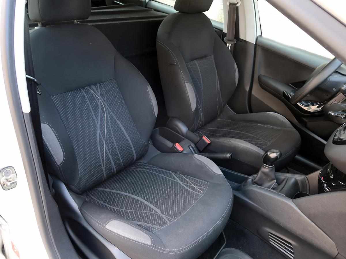 peugeot-208-1-4-hdi-2015-diesel-1398cc