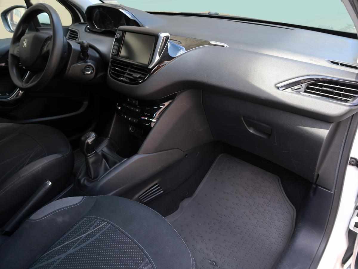 peugeot-208-1-4-hdi-2015-diesel-1398cc