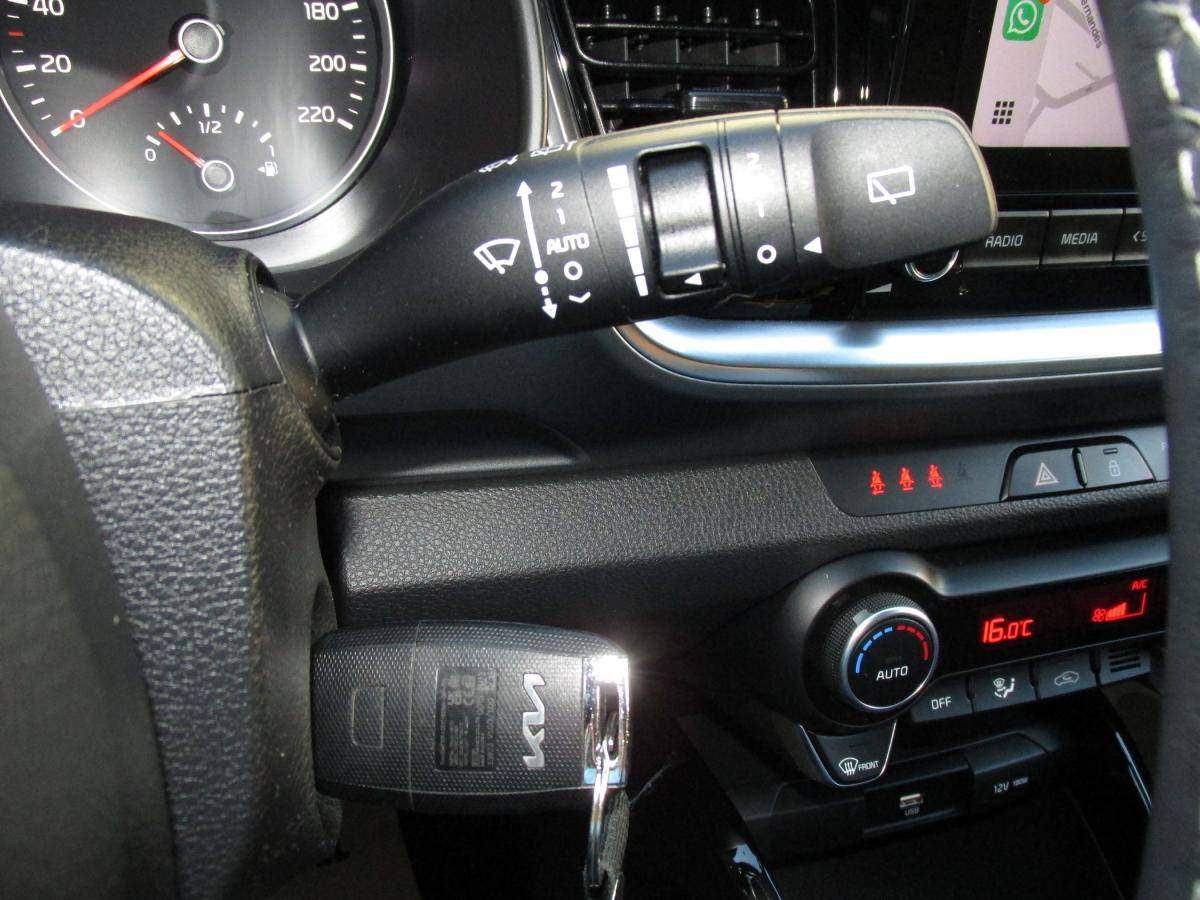 kia-stonic-2023-gasolina-998cc