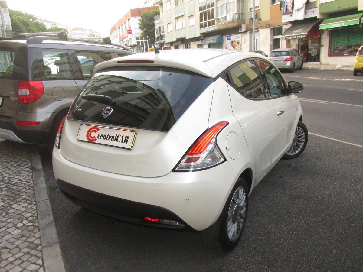lancia-ypsilon-2011-gasolina-1242cc